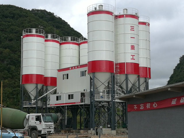 300噸水泥罐現(xiàn)場